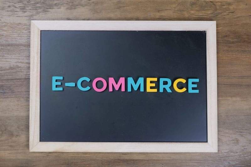 Contabilidade para ecommerce - foto de quadro com escrita e-commerce